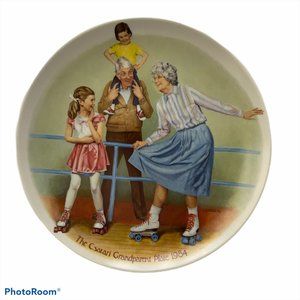 🔴  "The Skating Queen" Collector Plate 8.5"